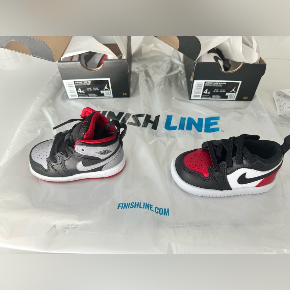 ✨Brand New in 📦✨ Toddler Jordan sneakers 👟 2 sets bundle